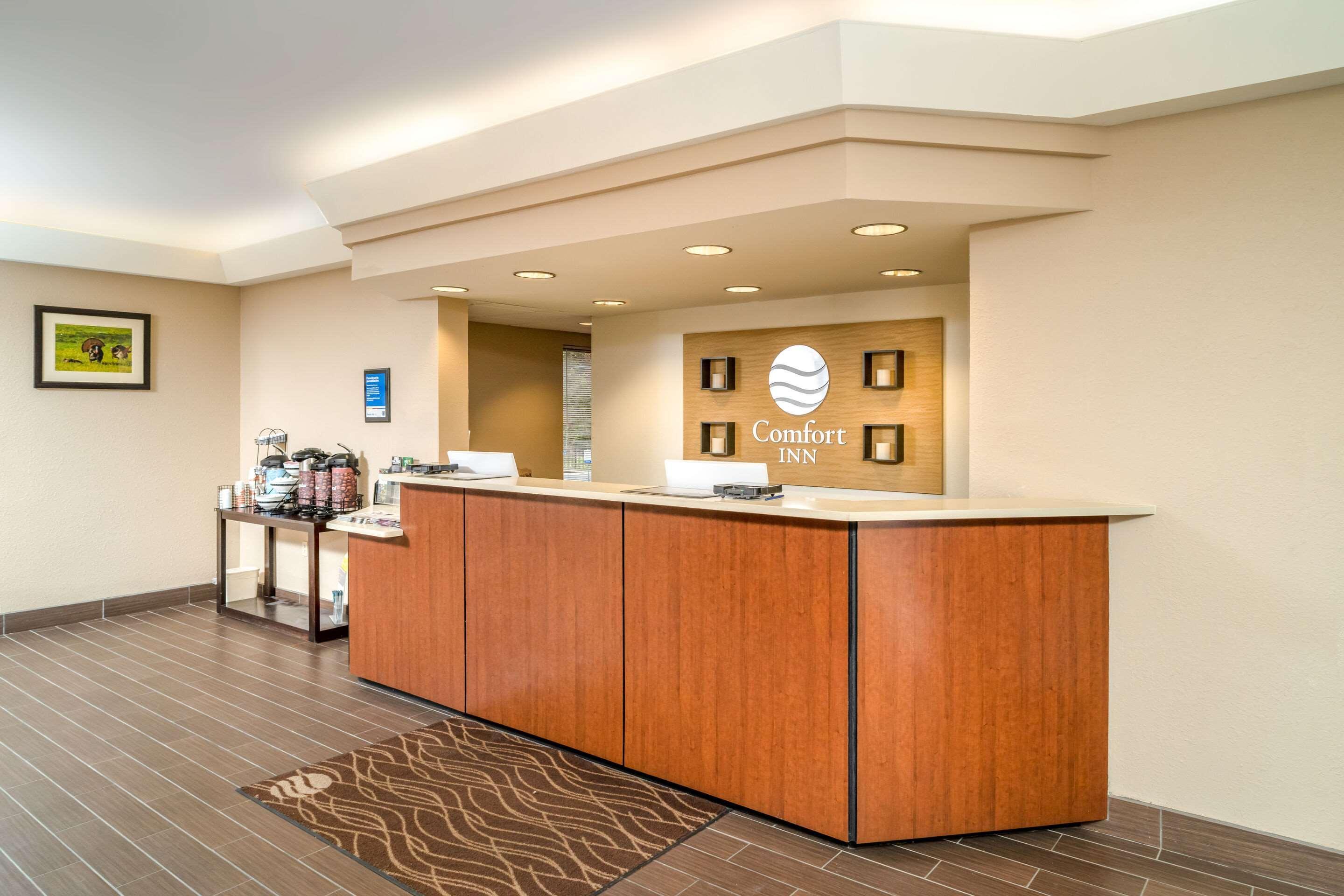 Comfort Inn & Suites Grundy Exterior photo