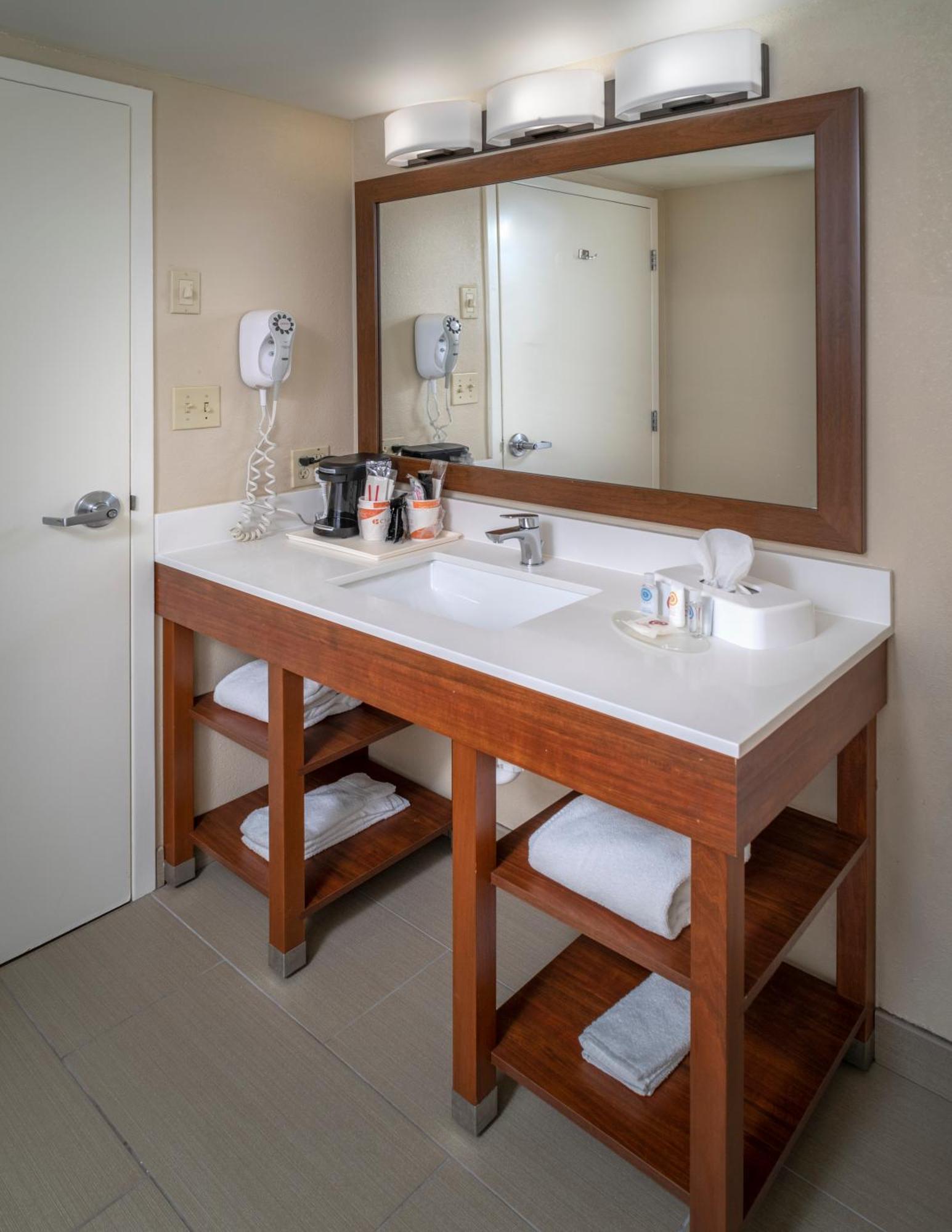 Comfort Inn & Suites Grundy Room photo